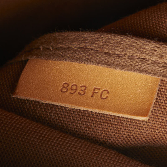 Louis Vuitton Saumur 43 Canvas Crossbody Bag M42252 in Good condition - Picture 8 of 9